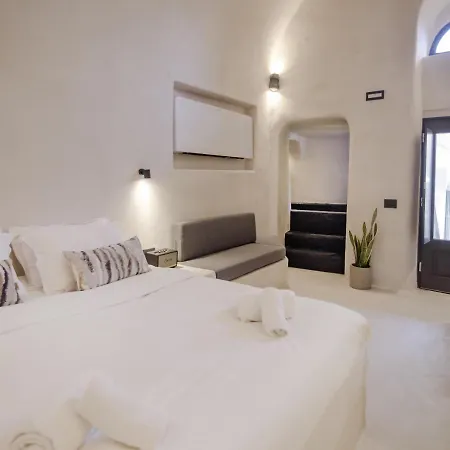 One Of One - Altheda Oia (Santorini)